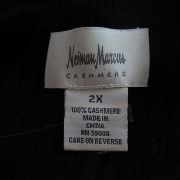 Neiman Marcus Scoop Neck Cashmere Sweater, Fitted at Waist - Picture 6 of 7